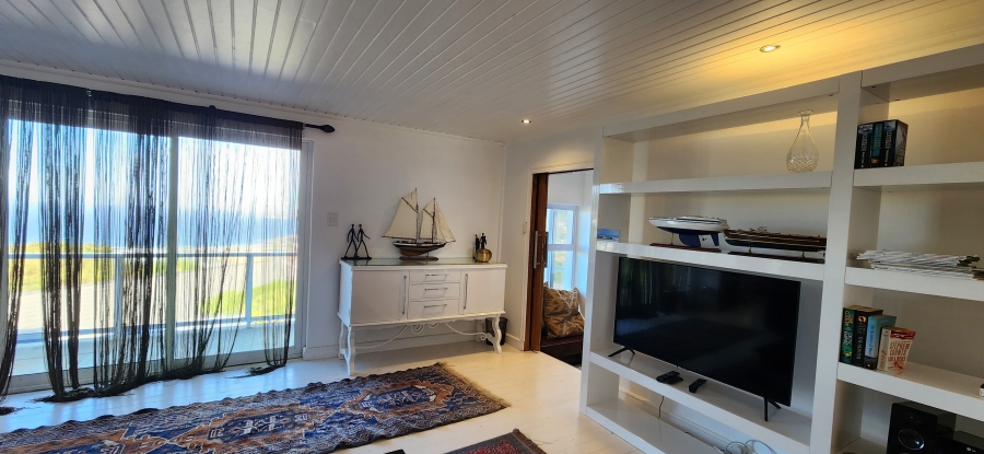 To Let 4 Bedroom Property for Rent in Glencairn Heights Western Cape